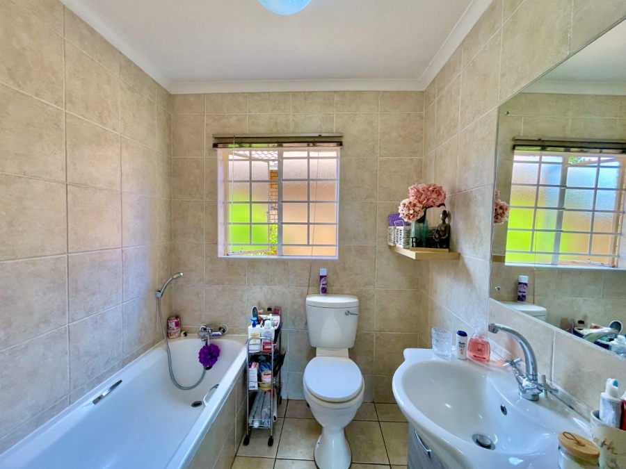 2 Bedroom Property for Sale in The Wilds Gauteng