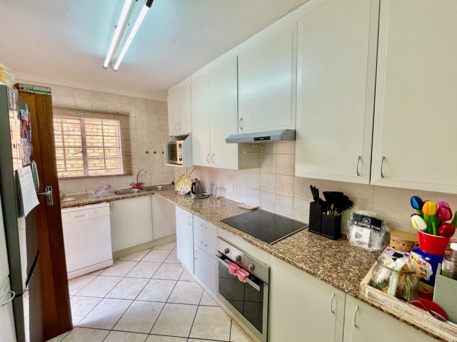 2 Bedroom Property for Sale in The Wilds Gauteng