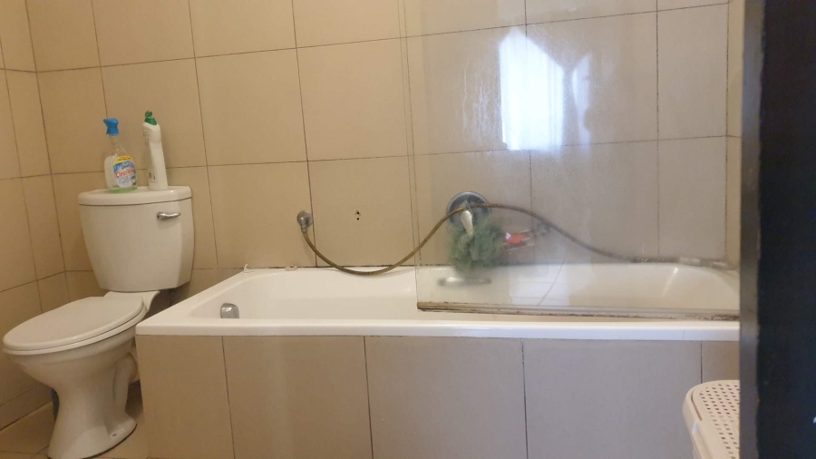 To Let 1 Bedroom Property for Rent in Jackal Creek Golf Estate Gauteng