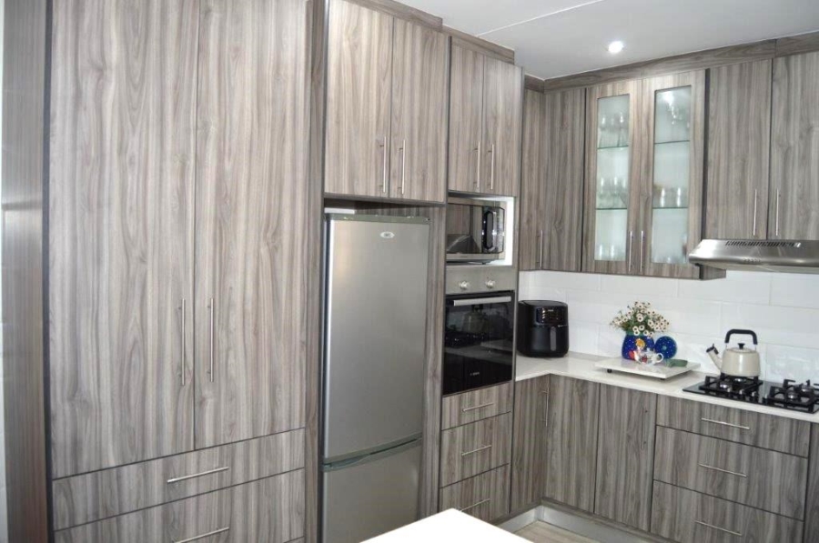 4 Bedroom Property for Sale in Brackendowns Gauteng