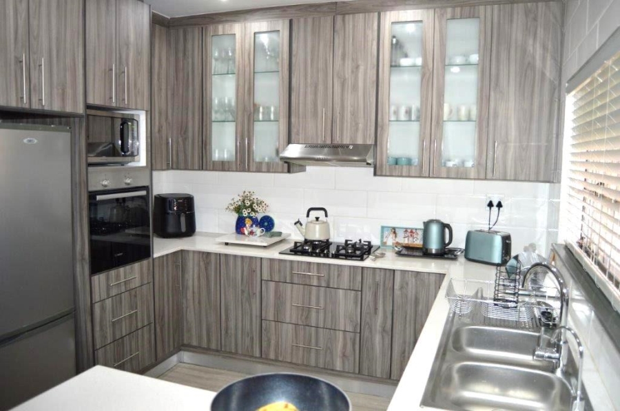 4 Bedroom Property for Sale in Brackendowns Gauteng