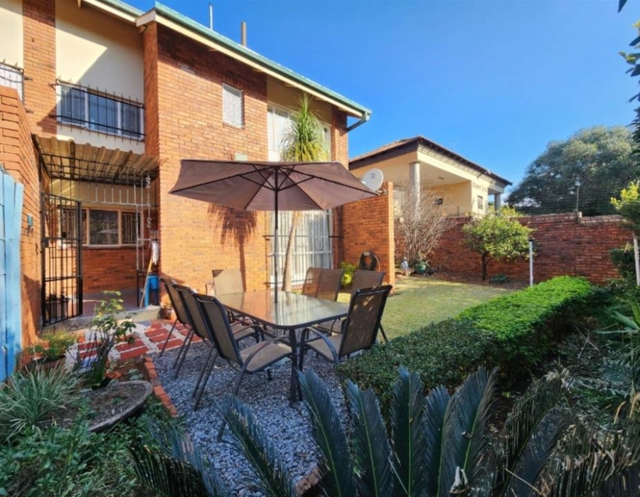 4 Bedroom Property for Sale in La Montagne Gauteng