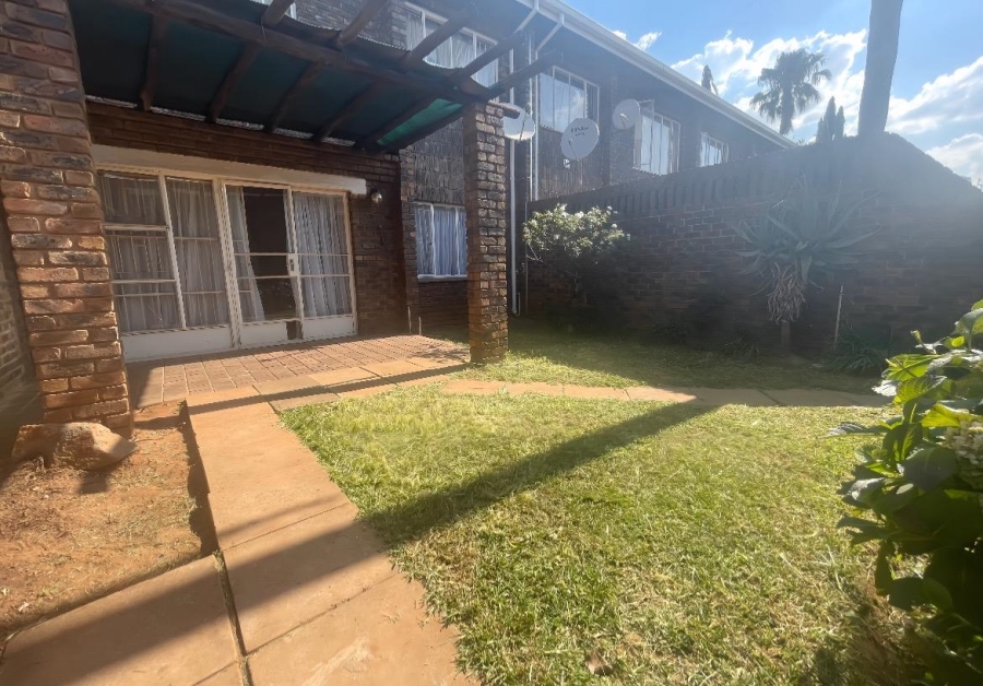 To Let 3 Bedroom Property for Rent in Clayville Gauteng