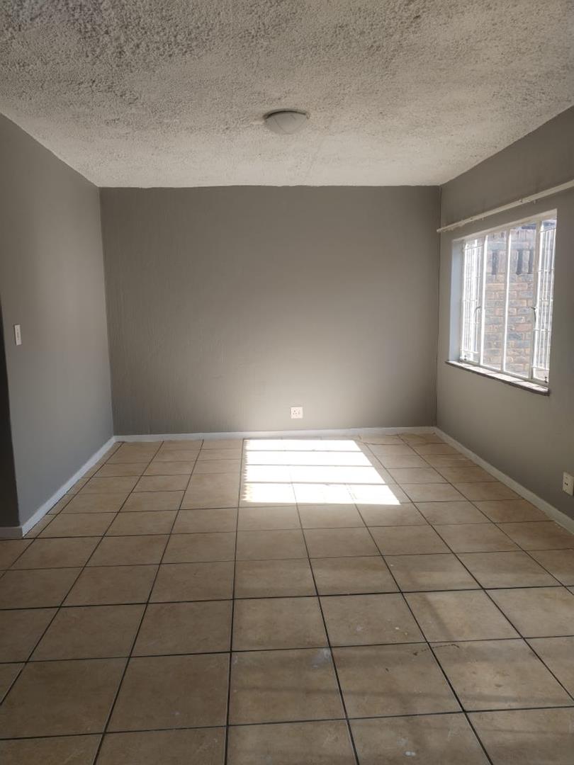 To Let 3 Bedroom Property for Rent in Clayville Gauteng