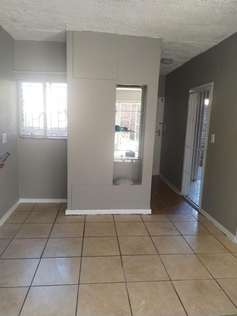 To Let 3 Bedroom Property for Rent in Clayville Gauteng