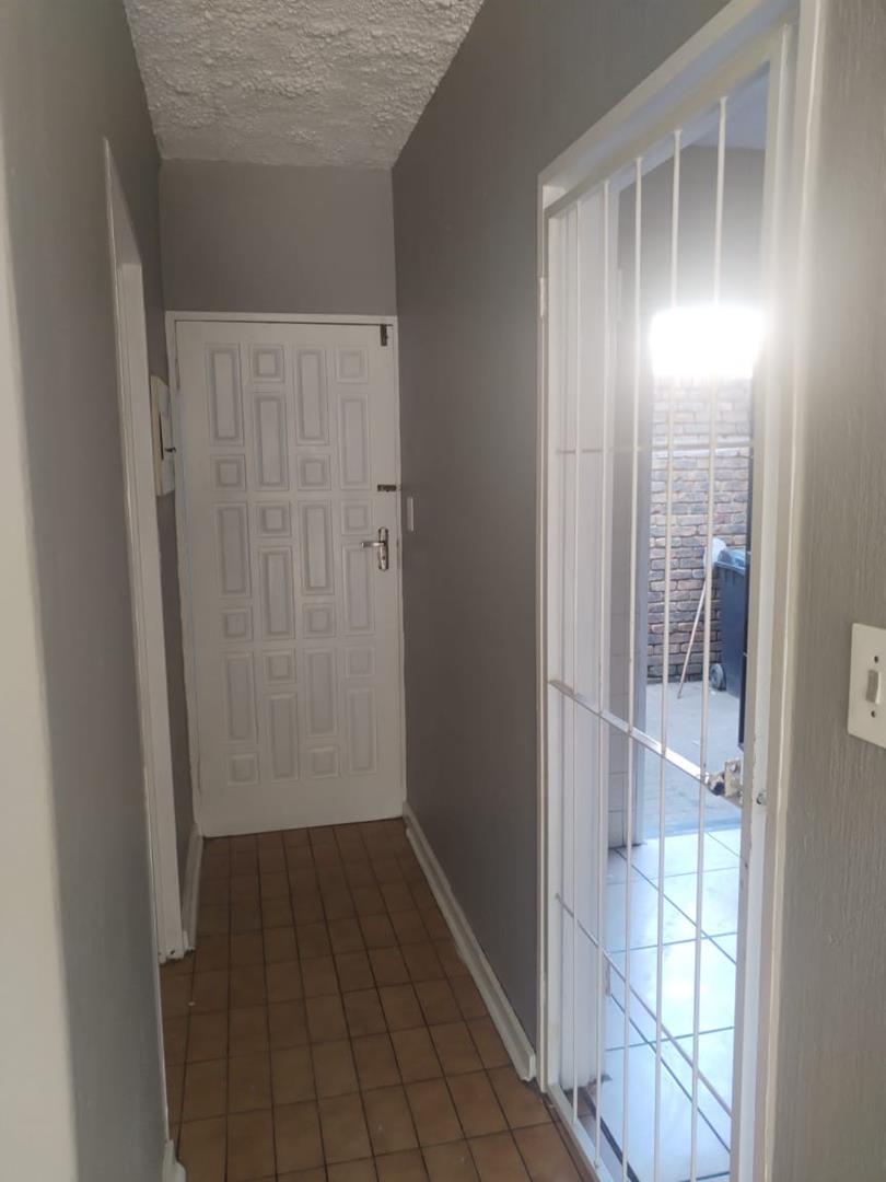To Let 3 Bedroom Property for Rent in Clayville Gauteng