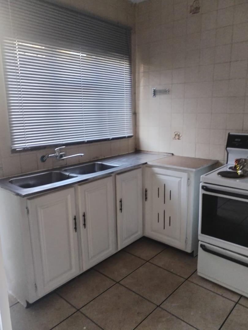 To Let 3 Bedroom Property for Rent in Clayville Gauteng