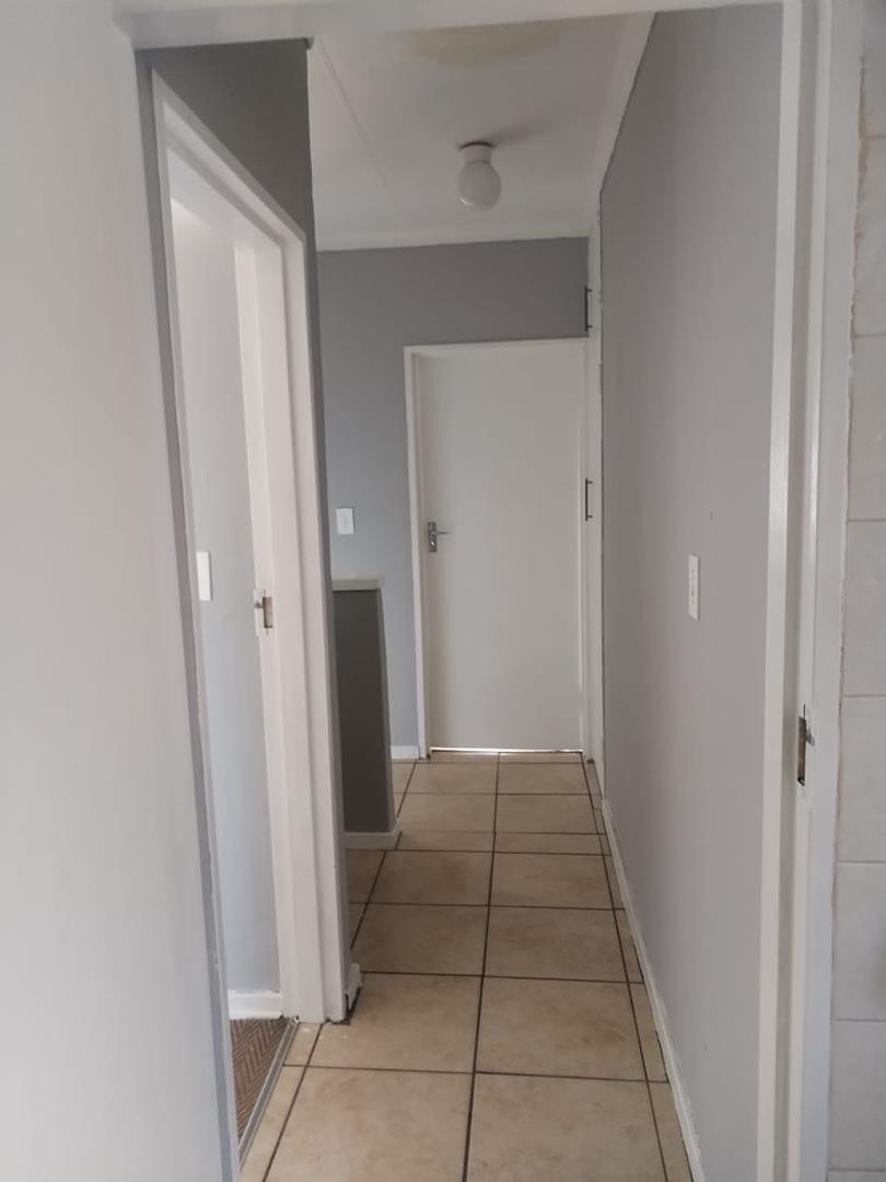 To Let 3 Bedroom Property for Rent in Clayville Gauteng