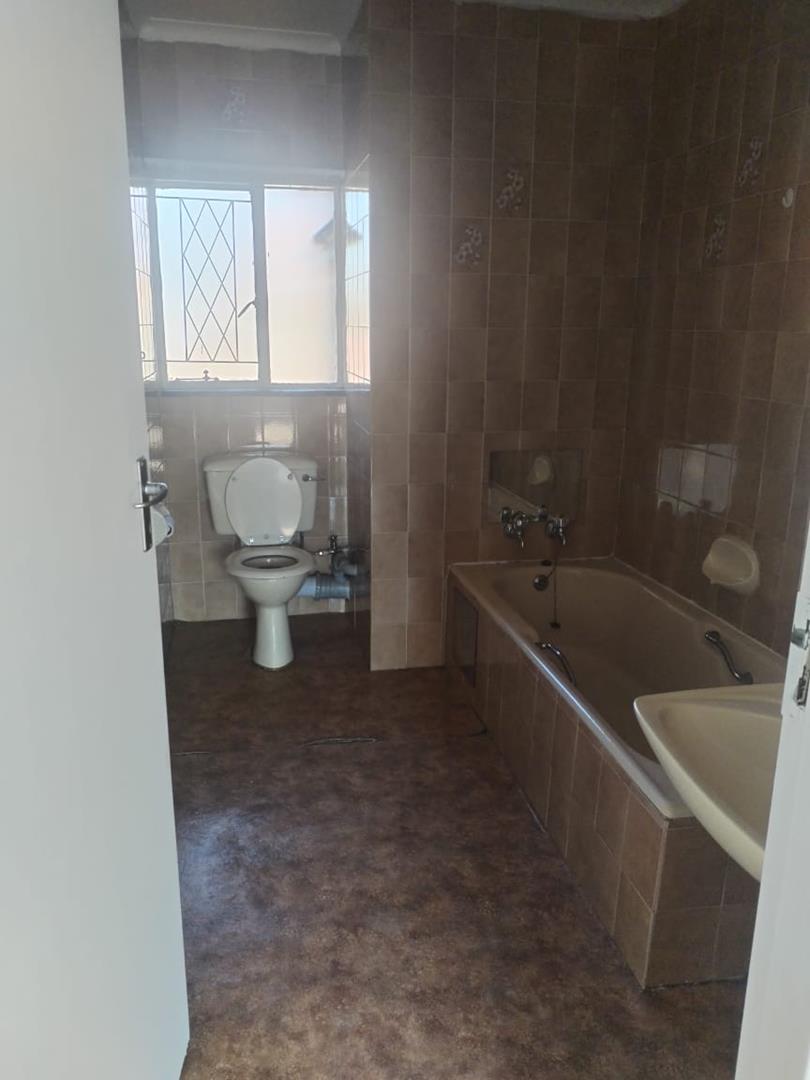 To Let 3 Bedroom Property for Rent in Clayville Gauteng