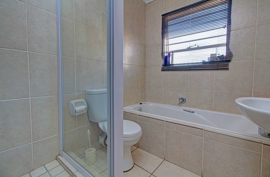 3 Bedroom Property for Sale in Wilgeheuwel Gauteng
