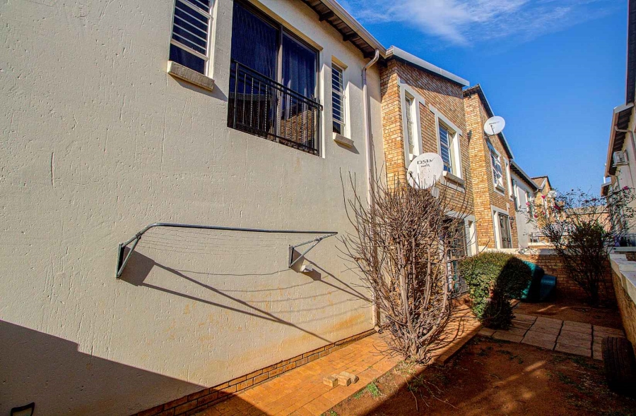3 Bedroom Property for Sale in Wilgeheuwel Gauteng