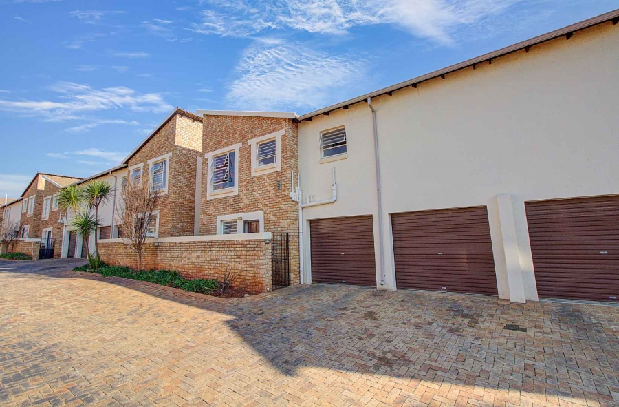 3 Bedroom Property for Sale in Wilgeheuwel Gauteng