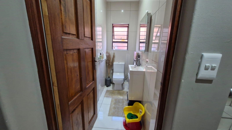 To Let 3 Bedroom Property for Rent in New Redruth Gauteng