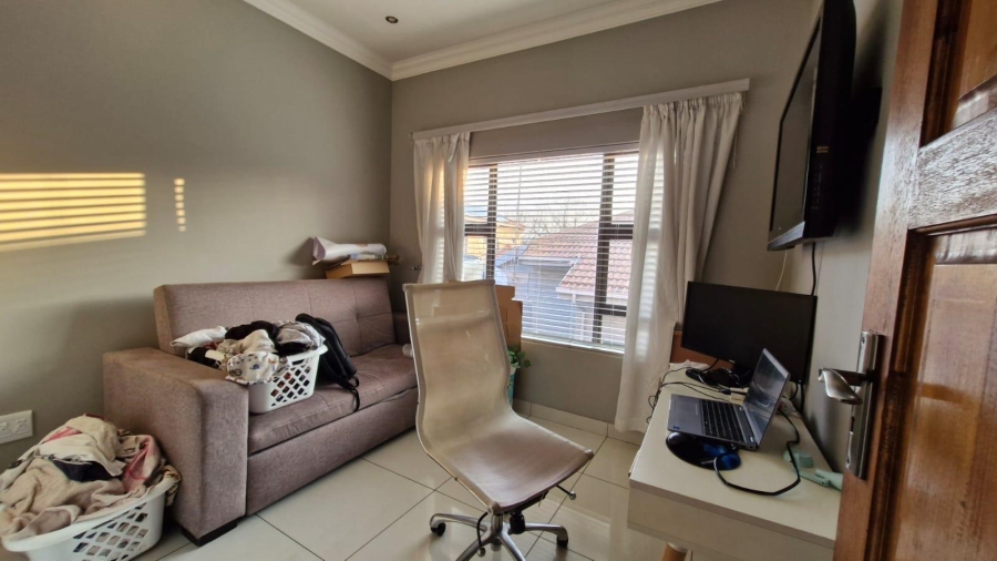 To Let 3 Bedroom Property for Rent in New Redruth Gauteng