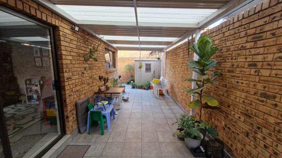 To Let 3 Bedroom Property for Rent in New Redruth Gauteng