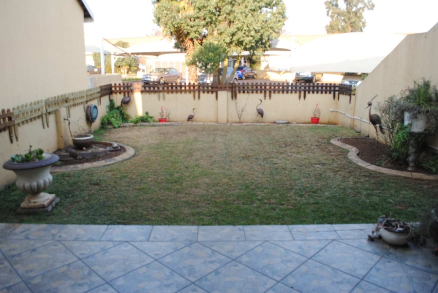 2 Bedroom Property for Sale in Kookrus Gauteng
