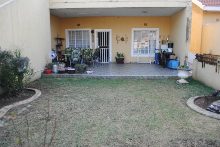 2 Bedroom Property for Sale in Kookrus Gauteng