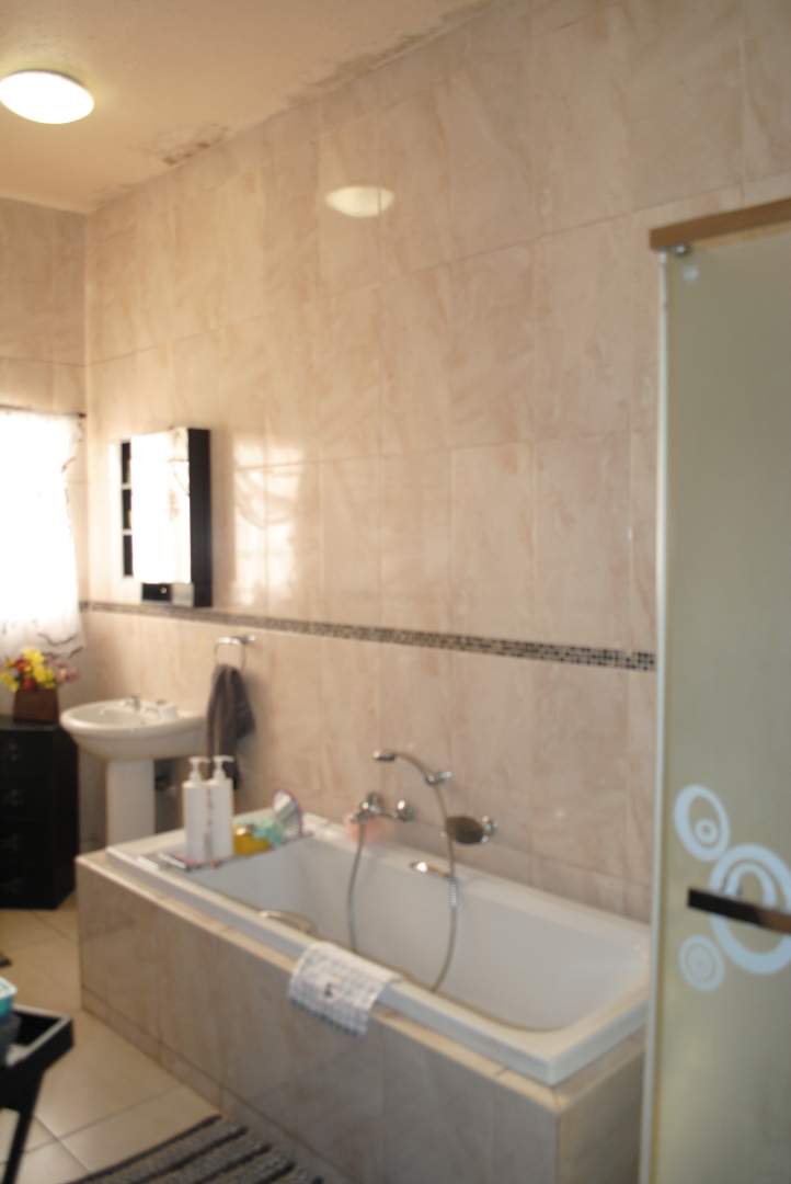 2 Bedroom Property for Sale in Kookrus Gauteng