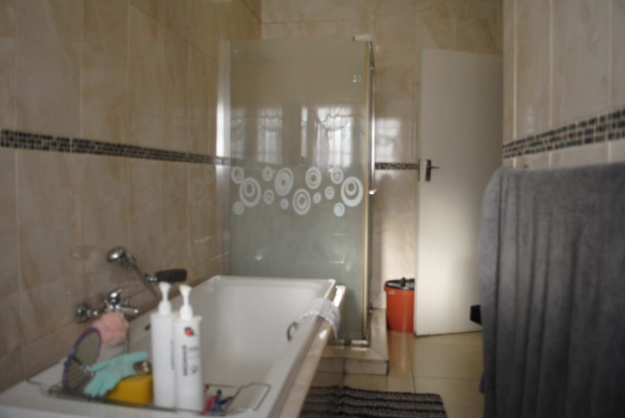 2 Bedroom Property for Sale in Kookrus Gauteng