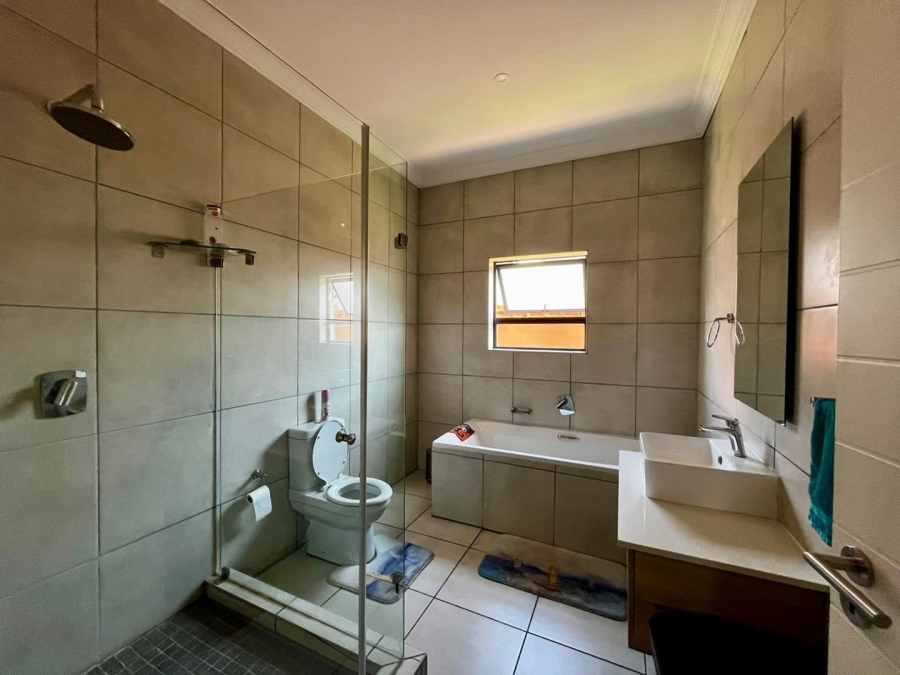 4 Bedroom Property for Sale in Six Fountains Residential Estate Gauteng
