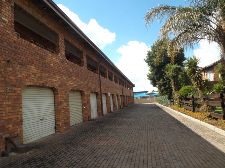 2 Bedroom Property for Sale in Beyerspark Gauteng
