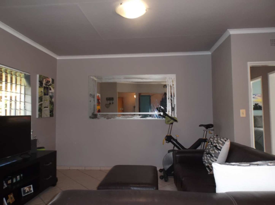 2 Bedroom Property for Sale in Beyerspark Gauteng
