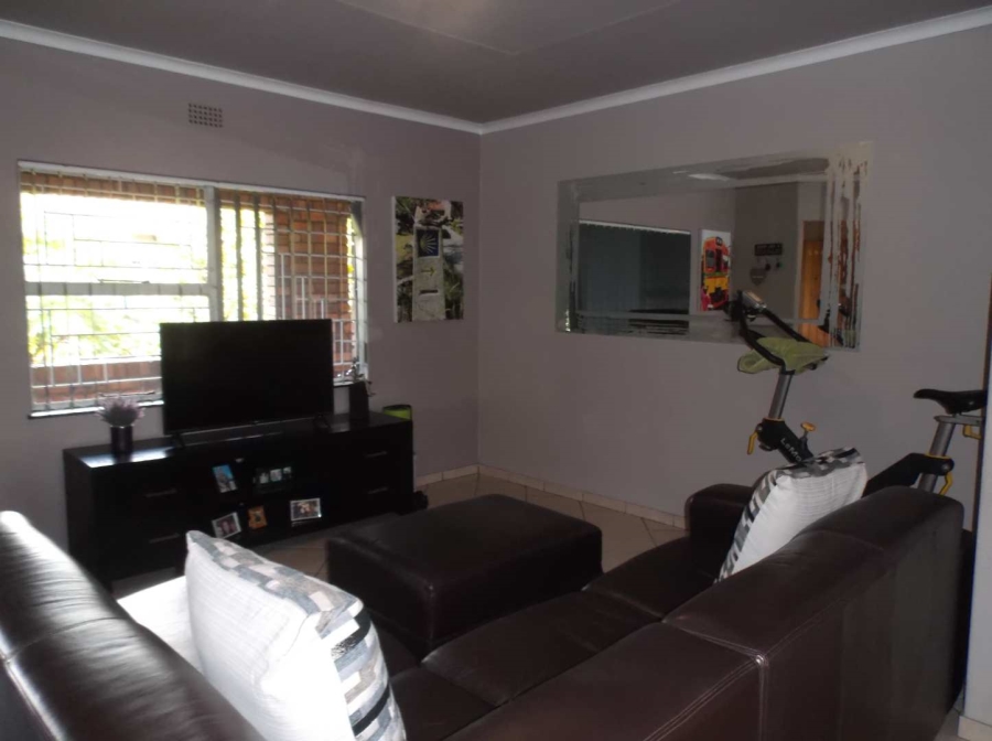 2 Bedroom Property for Sale in Beyerspark Gauteng