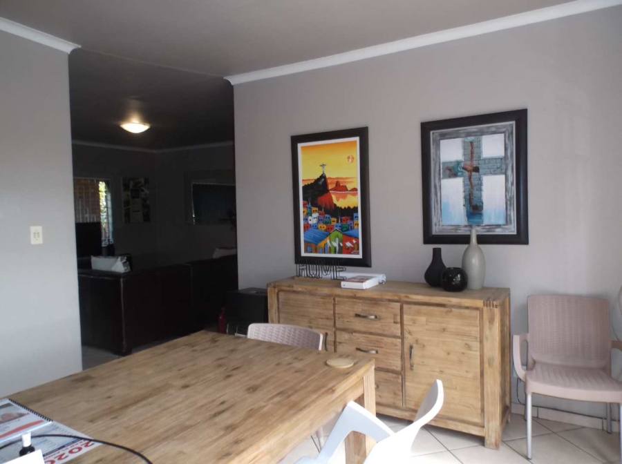 2 Bedroom Property for Sale in Beyerspark Gauteng