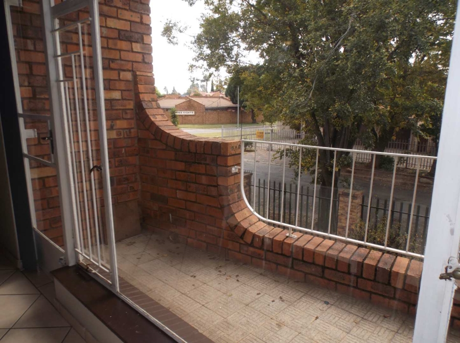 2 Bedroom Property for Sale in Beyerspark Gauteng