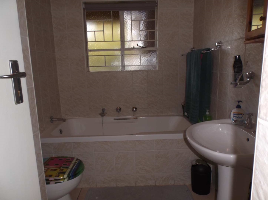 2 Bedroom Property for Sale in Beyerspark Gauteng