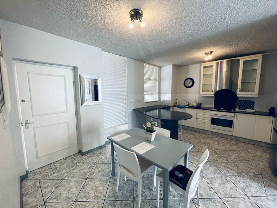 To Let 2 Bedroom Property for Rent in Sandhurst Gauteng