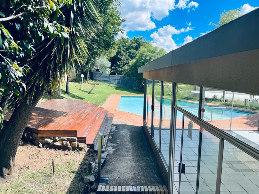 To Let 2 Bedroom Property for Rent in Sandhurst Gauteng