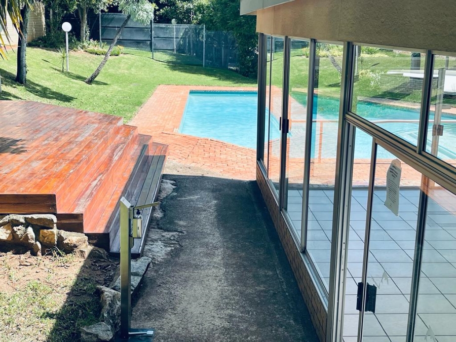 To Let 2 Bedroom Property for Rent in Sandhurst Gauteng