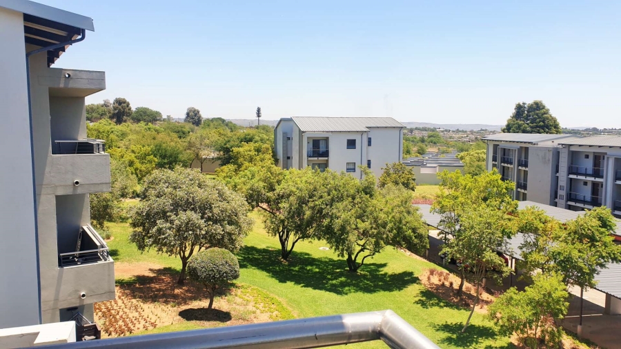 To Let 2 Bedroom Property for Rent in Jackal Creek Golf Estate Gauteng