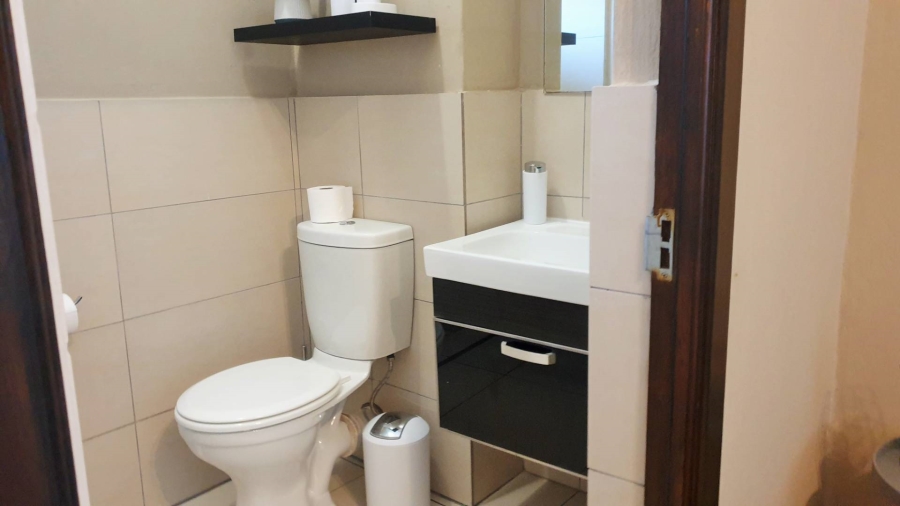 To Let 2 Bedroom Property for Rent in Jackal Creek Golf Estate Gauteng