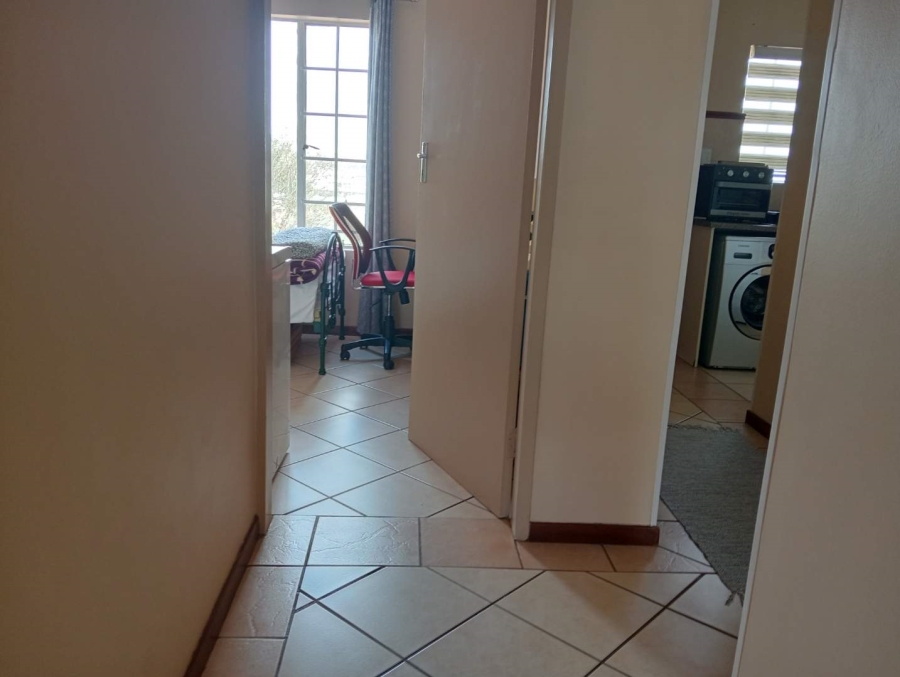 To Let 2 Bedroom Property for Rent in Die Hoewes Gauteng