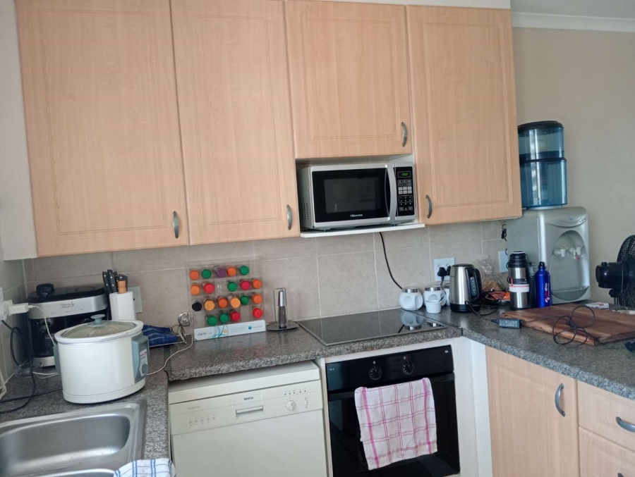 To Let 2 Bedroom Property for Rent in Die Hoewes Gauteng