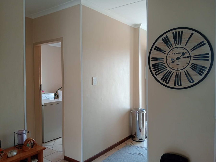 To Let 2 Bedroom Property for Rent in Die Hoewes Gauteng