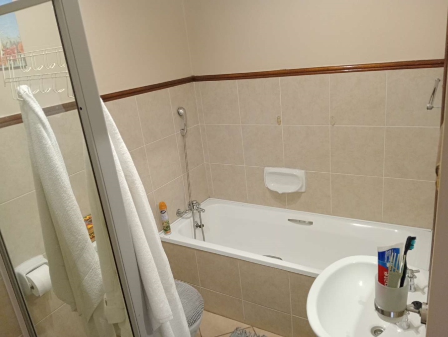 To Let 2 Bedroom Property for Rent in Die Hoewes Gauteng
