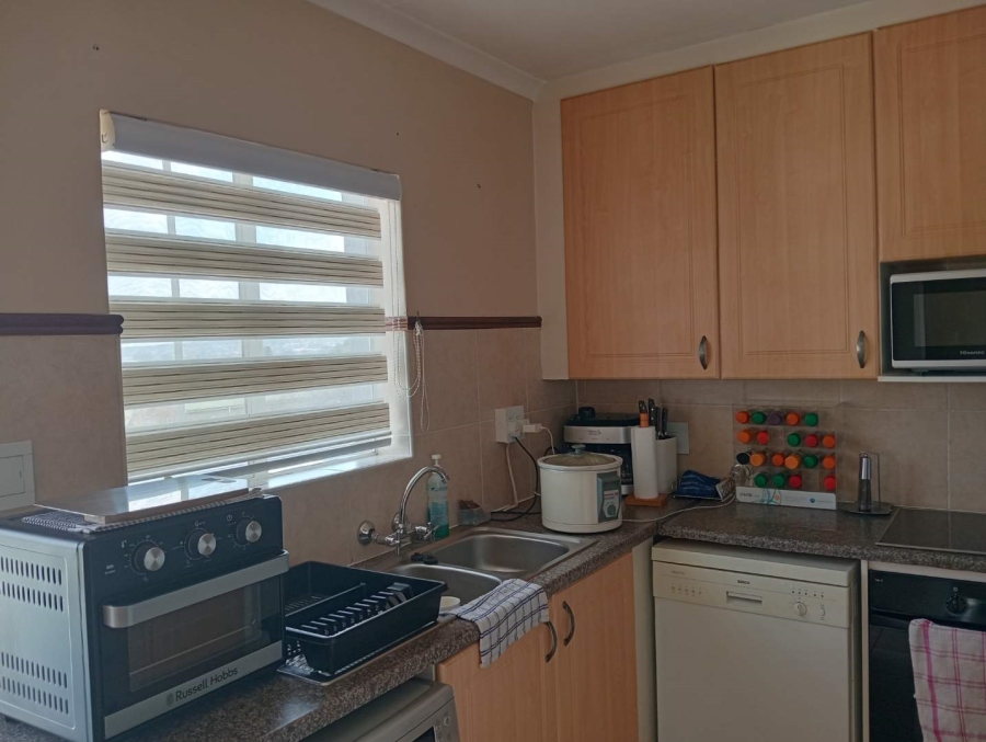 To Let 2 Bedroom Property for Rent in Die Hoewes Gauteng