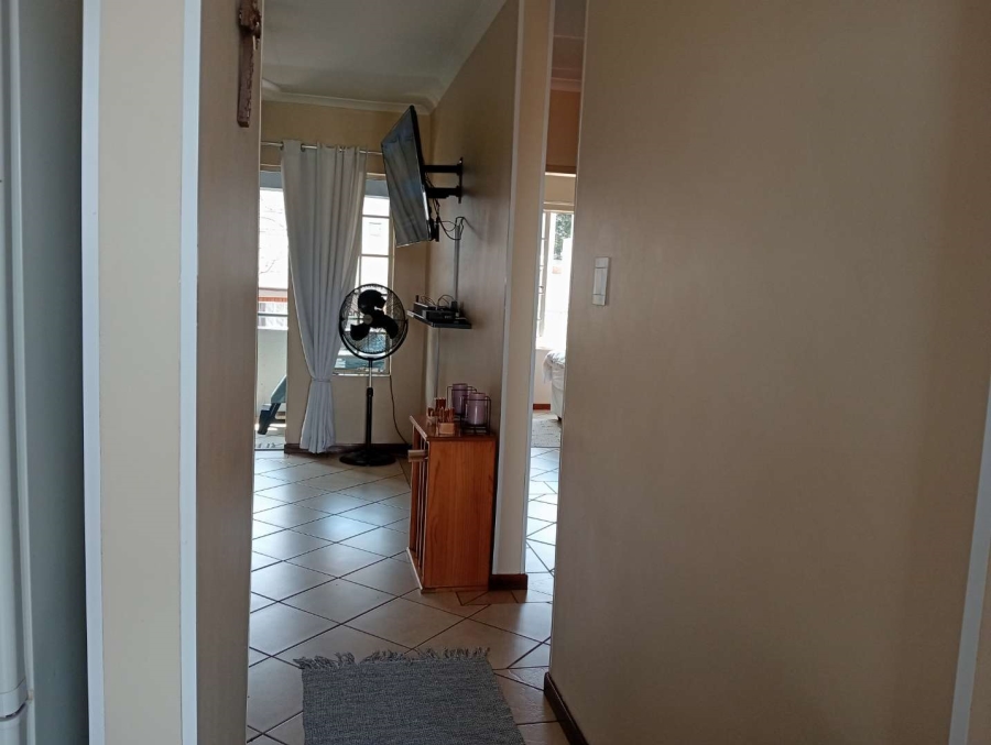 To Let 2 Bedroom Property for Rent in Die Hoewes Gauteng
