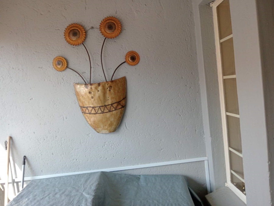 To Let 2 Bedroom Property for Rent in Die Hoewes Gauteng