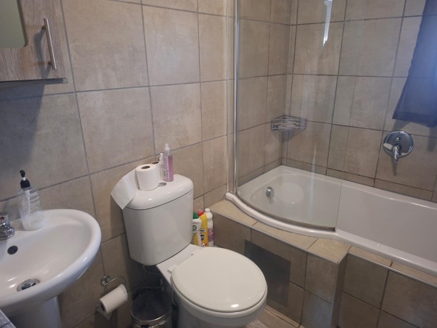 2 Bedroom Property for Sale in Montana Tuine Gauteng