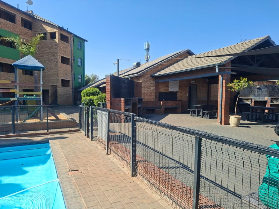 2 Bedroom Property for Sale in Montana Tuine Gauteng