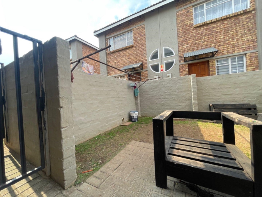 2 Bedroom Property for Sale in Birchleigh Gauteng