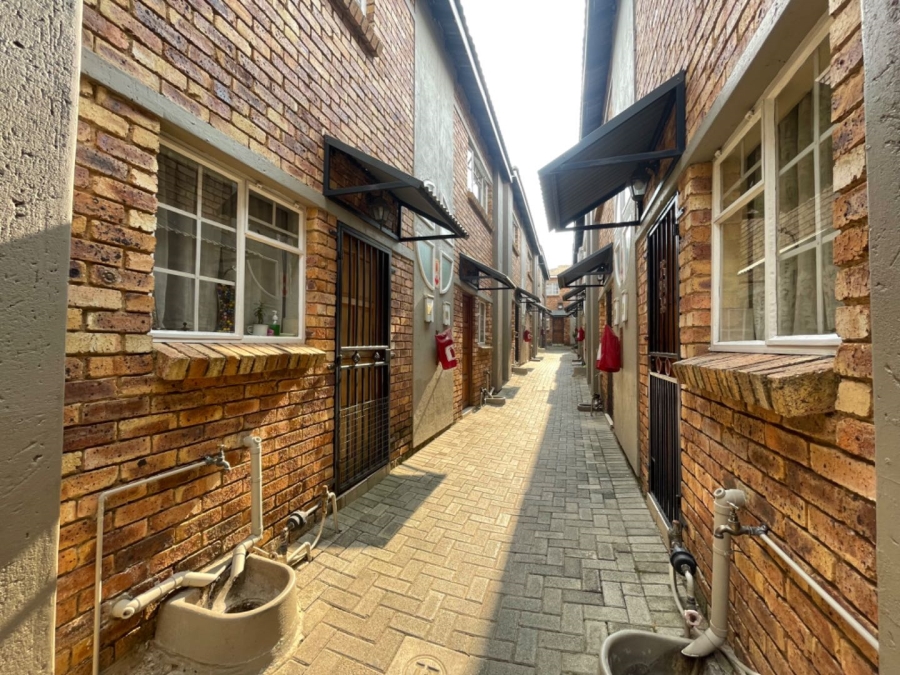2 Bedroom Property for Sale in Birchleigh Gauteng