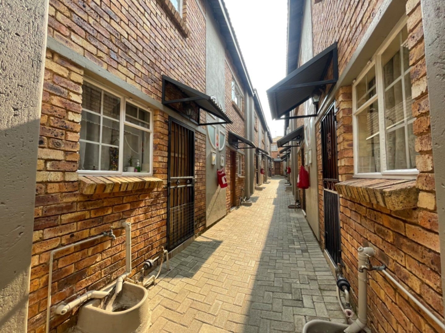 2 Bedroom Property for Sale in Birchleigh Gauteng