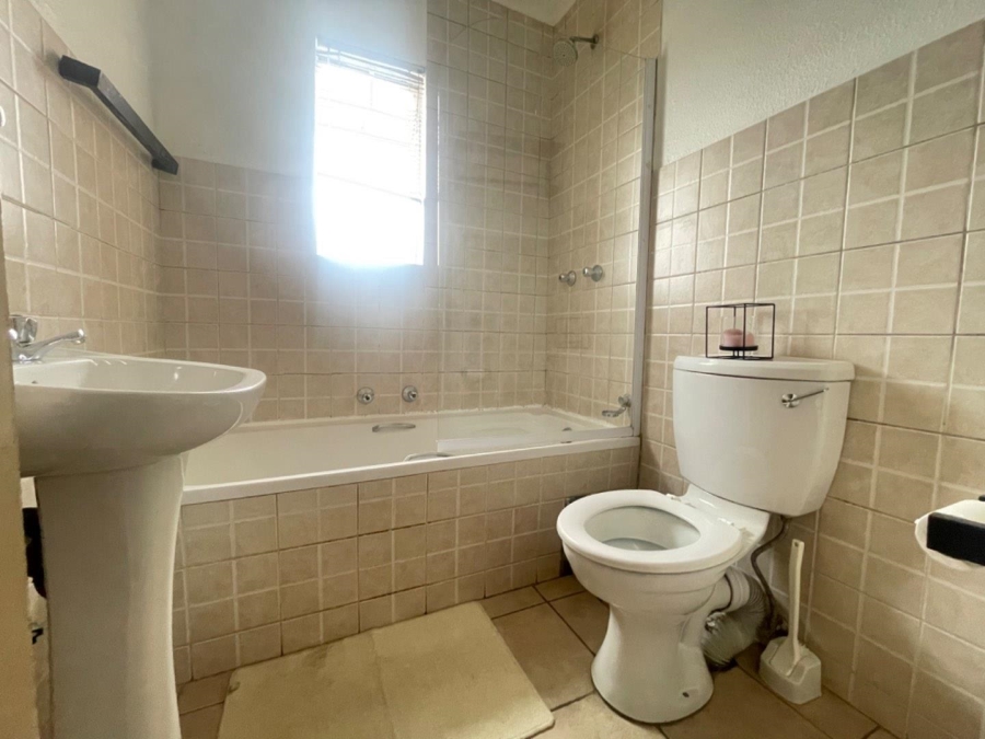 2 Bedroom Property for Sale in Birchleigh Gauteng