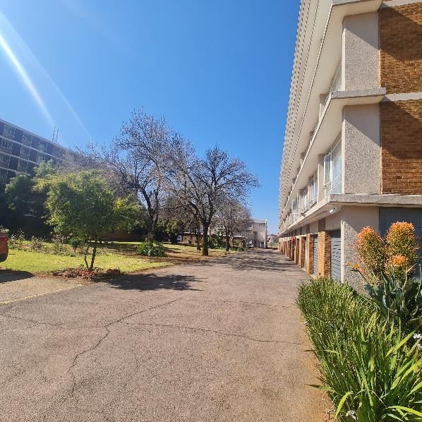 1 Bedroom Property for Sale in Elardus Park Gauteng