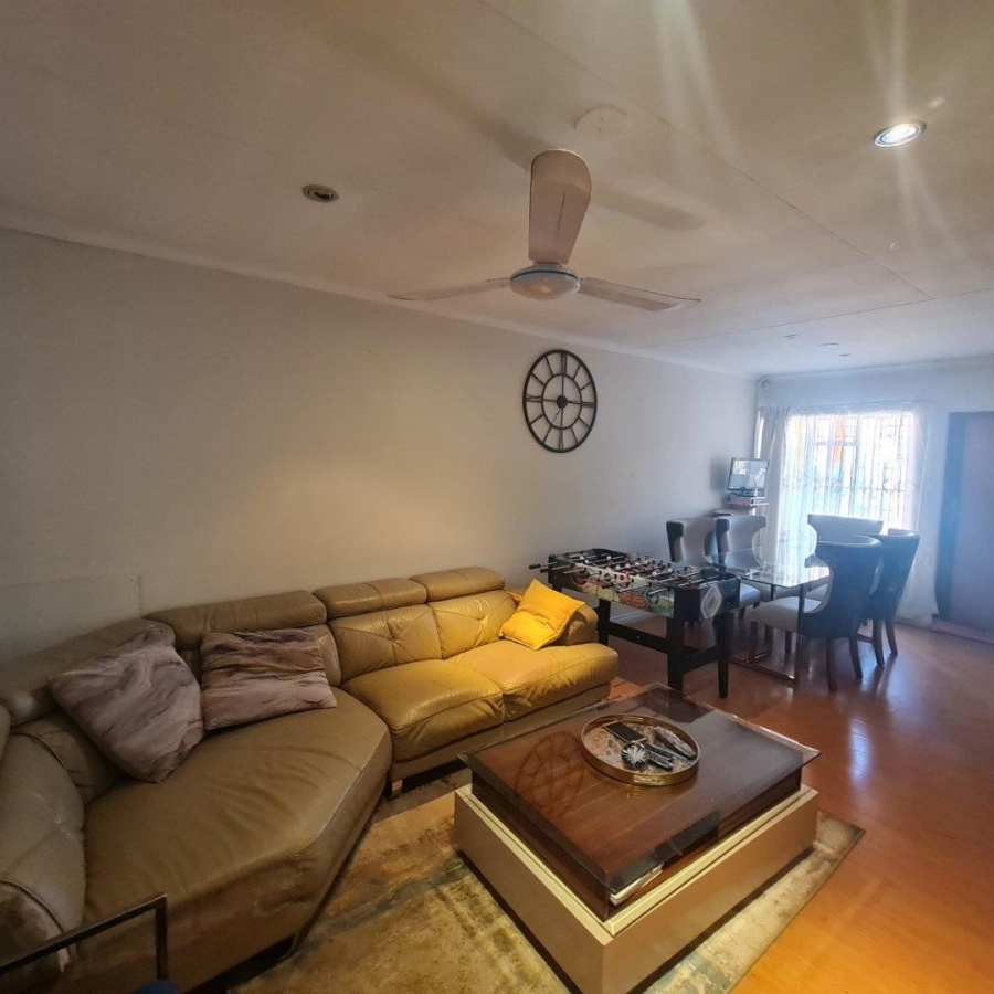 3 Bedroom Property for Sale in Erasmuskloof Gauteng